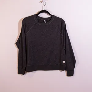 Vuori Women's Long Sleeve Halo Crew Neck Dream Knit Tee Shirt Gray Medium thumbnail 1