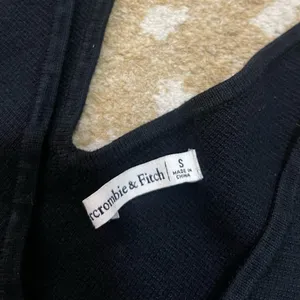 Abercrombie and Fitch black criss cross tank top women’s size small thumbnail 4