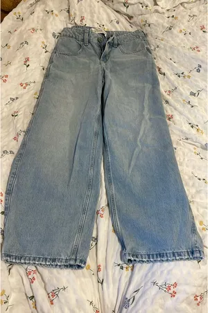 Hollister Jeans : Low-Rise Tapper Baggy thumbnail 1