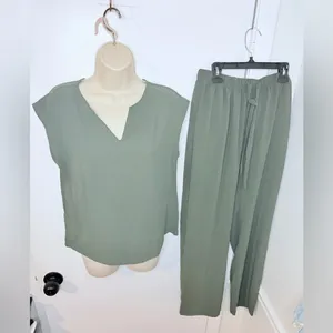 Ekouaer 2pc Lounge Set Womens M Olive Green Top & Wide Leg Pants NWT thumbnail 3