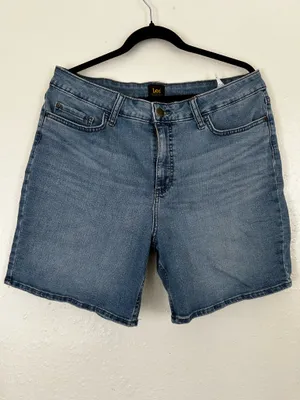 Lee Jeans Shorts for Women - Medium Waist, Size 16M (Excellent Condition) thumbnail 2