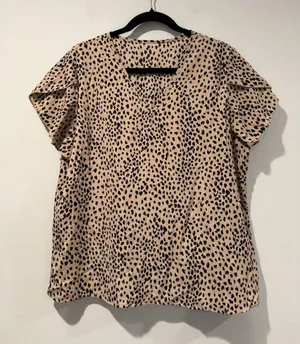 Cheetah Animal Print Top Women XL Lightweight Work Career Office Travel Vacation thumbnail 1