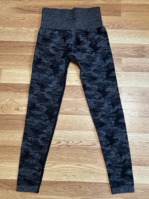 ACTA Seamless Charcoal Camo High-Waist Leggings and Crop Top Set thumbnail 9