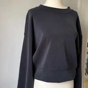 lululemon Black Crew Neck Sweatshirt Softstreme Cropped Athletic Sweater Medium thumbnail 2