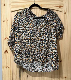 Colorful, cheetah print shirt Multiple Size L thumbnail 1