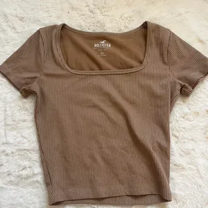 Hollister crop top thumbnail 1
