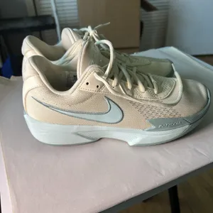 Nike Air Zoom GT Cut Academy Basketball Shoes Coconut Milk HF1569-100 Womens 9.5 thumbnail 3