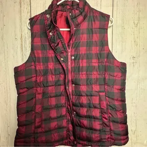 GAP Red and Black Buffalo Plaid Puffer Zipper Button Closure Vest Sz L thumbnail 4