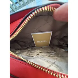 NWT Michael Kors Jet Set Travel Oval Crossbody Bag Red Zip Gold Hardware Strap thumbnail 15