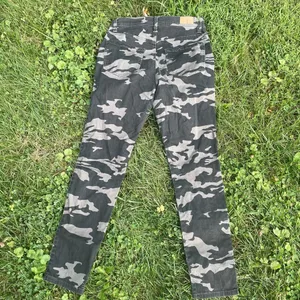 Supplies Women’s High‎ Rise Camouflage Skinny Jeans thumbnail 2
