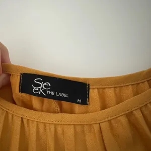 Seek The Label Elegant Mustard Pleated Dress size M thumbnail 3