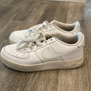 Nike Air Force 1 AF1 low sneakers white youth 5.5 women’s 7.5 thumbnail 5