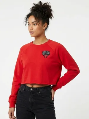 Chicago Bulls NBA Crop Sweatshirt Womens Large Red Crewneck Pullover Long Sleeve thumbnail 1