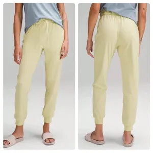Lululemon Keep Moving Jogger Finch Yellow Womens Size 6‎ thumbnail 2