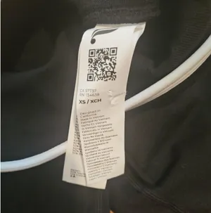 fabletics 4” black and white piping seamless scrunch high waisted shorts thumbnail 4