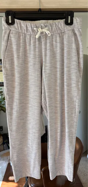Lululemon On The Fly Pant Grey and White Drawstring size 4 Small thumbnail 2
