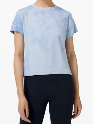 LULULEMON Train to Be Short Sleeve in Blue Linen / Chalk Wash Water Drop Size 10 thumbnail 1