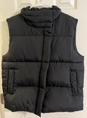 Black Puffer Vest Size M thumbnail 4