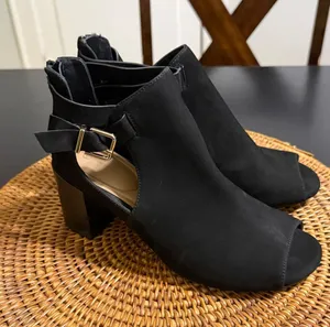 Giani‎ Bernini Womens Black Peep Toe Cutout Block Heel Ankle Boots Size 8 thumbnail 1