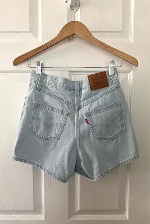 Levi’s 80s Mom Shorts thumbnail 7