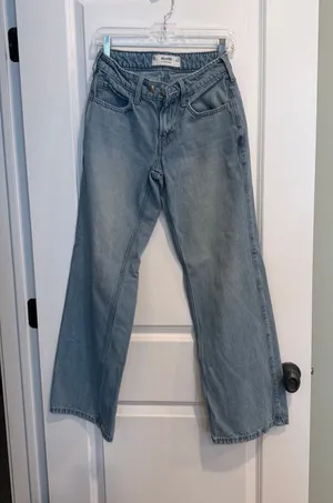 Hollister Low-Rise Baggy Jeans Light Wash thumbnail 1