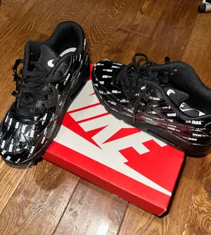 Women’s Nike Air Shoes thumbnail 1