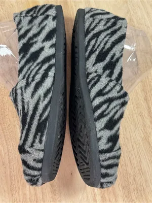TOMS Alpargata Fuzzy Zebra Slip On Flats Grey Black Size 8 thumbnail 5