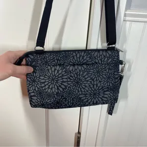 Baggallini Plaza Mini‎ Gray Floral Crossbody Wristlet Wallet Bag travel cruise thumbnail 4