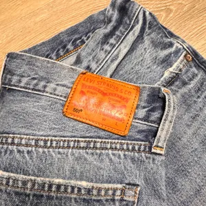 Levi Strauss 501 Jeans Women Size 28 Distressed Patchwork Denim Frayed‎ Raw Hem thumbnail 5
