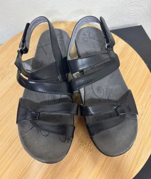 Baretraps Sandals 6.5 M Jerie Black Strappy Slingback Comfort Wedge Walking Shoe thumbnail 1