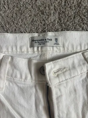 Abercrombie High-Rise Jeans thumbnail 3