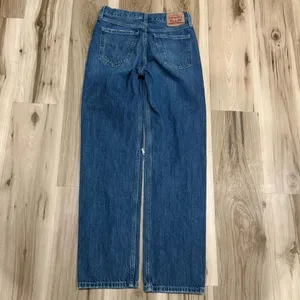 Levi’s Low Pro Straight Jeans Dark Wash Women’s 26 thumbnail 5