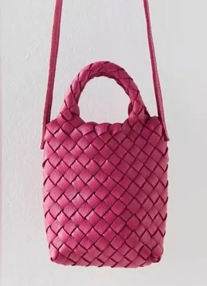 NWOT FREE PEOPLE woven hearts crossbody bag PINK thumbnail 4