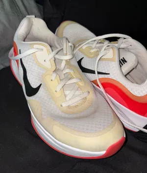 Size 8.5 women's Nike running shoes  thumbnail 1