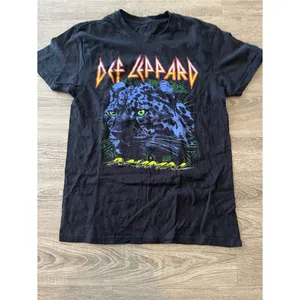 Def Leppard Band Tee Womens Small Black Animal Panther Graphic Shirt Vintage thumbnail 3