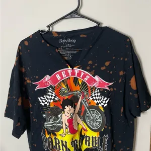 Vintage Betty Boop “Born To Rule” Motorcycle Graphic Crop Top Women’s Large NWOT thumbnail 5