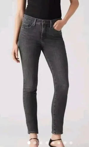 Levis 711 Skinny Black Wash Jeans Size 28 thumbnail 1