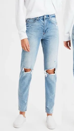 AMERICAN EAGLE AE Ripped Mom Jean High Rise Distressed in Cool Classic Size 2 thumbnail 1