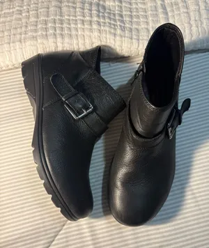 Skechers Relaxed Fit ankle boot with memory foam cushioning. Women’s 8.5 thumbnail 1