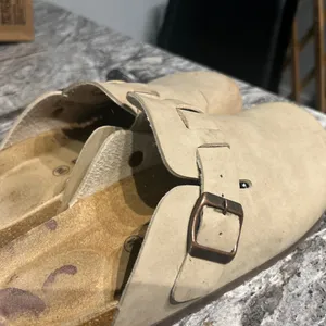 Cushionare Everyday Suede Buckle Clog in Light Beige thumbnail 4