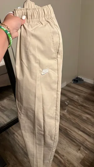 Men’s Nike woven tapered pants thumbnail 2