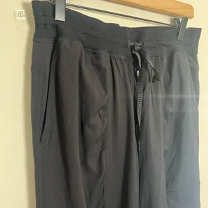 LULULEMON- Dance Studio Relaxed-Fit Mid-Rise Cargo Jogger Black Size M thumbnail 3