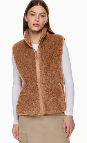 Aritzia TNA Cody Massive Polar Vest Size Medium Brown Tan thumbnail 1