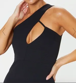 Pretty Little Thing Black One Shoulder Dress thumbnail 5