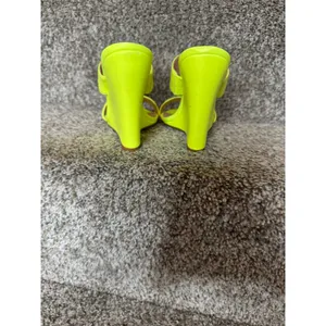 SCHUTZ Soraya Wedge Sandal Neon Yellow‎ Size 6 Leather Sole thumbnail 5