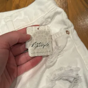 We The Free Free People white denim‎ distressed short women size 25 NWT thumbnail 3