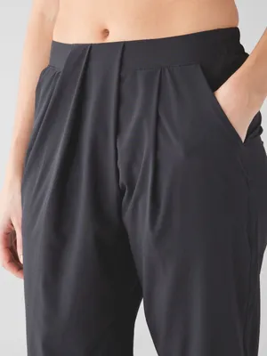 Lululemon Keepsake Pant Black Tapered Lightweight Pants Size 6 thumbnail 1