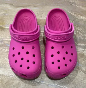 Classic Comfort Pink Crocs Women’s 9 thumbnail 1