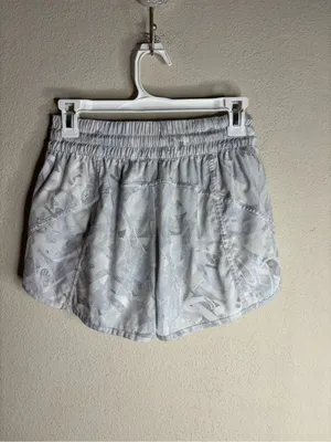 Lululemon Tracker Short 4" Jasmine White Multi size 8 thumbnail 3