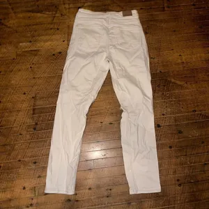 American Eagle cream distressed normcore 0 Mom jeans thumbnail 3